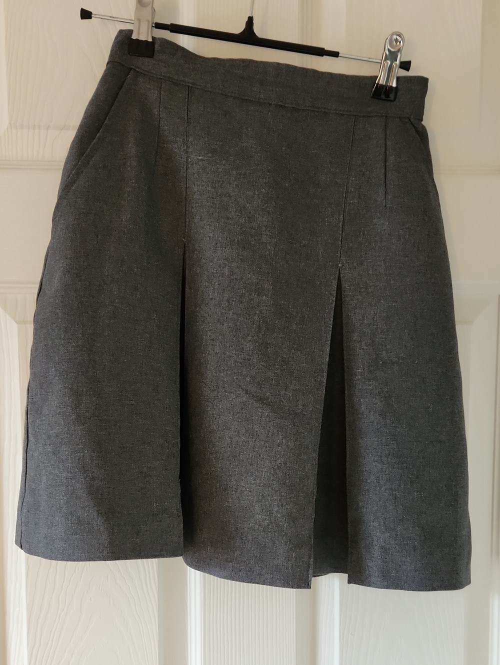 DENNIS Girls' Gray Knit School Uniform Pleated Skirt